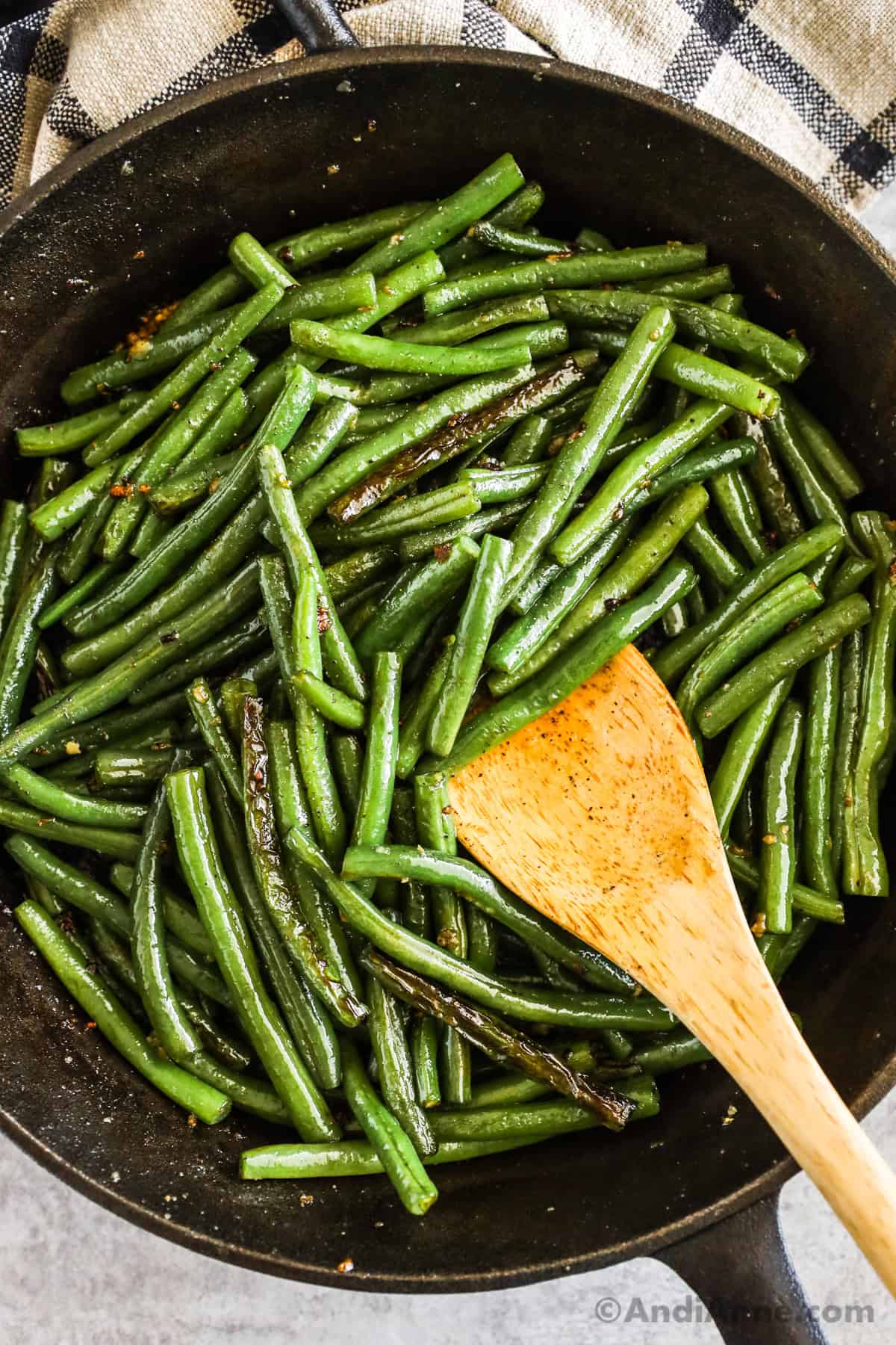 Minute Garlic Sautéed Green Beans: Quick Side Dish